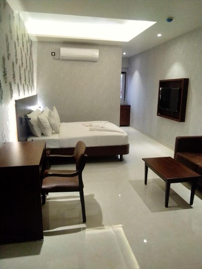 Hotel Madhuban Silvassa Eksteriør bilde