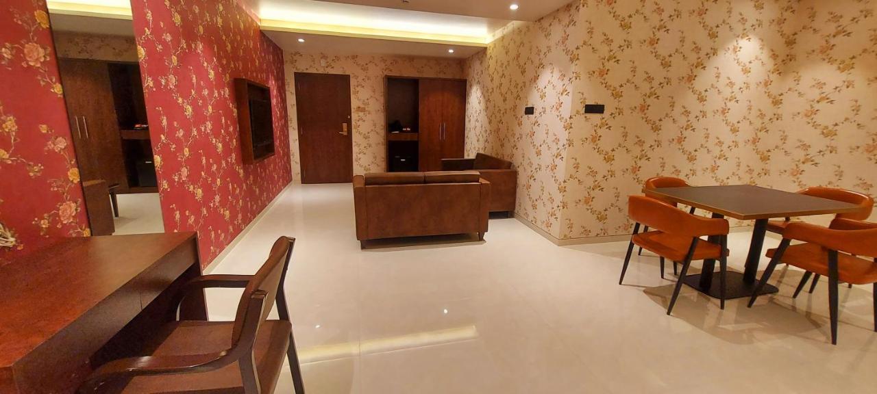 Hotel Madhuban Silvassa Eksteriør bilde