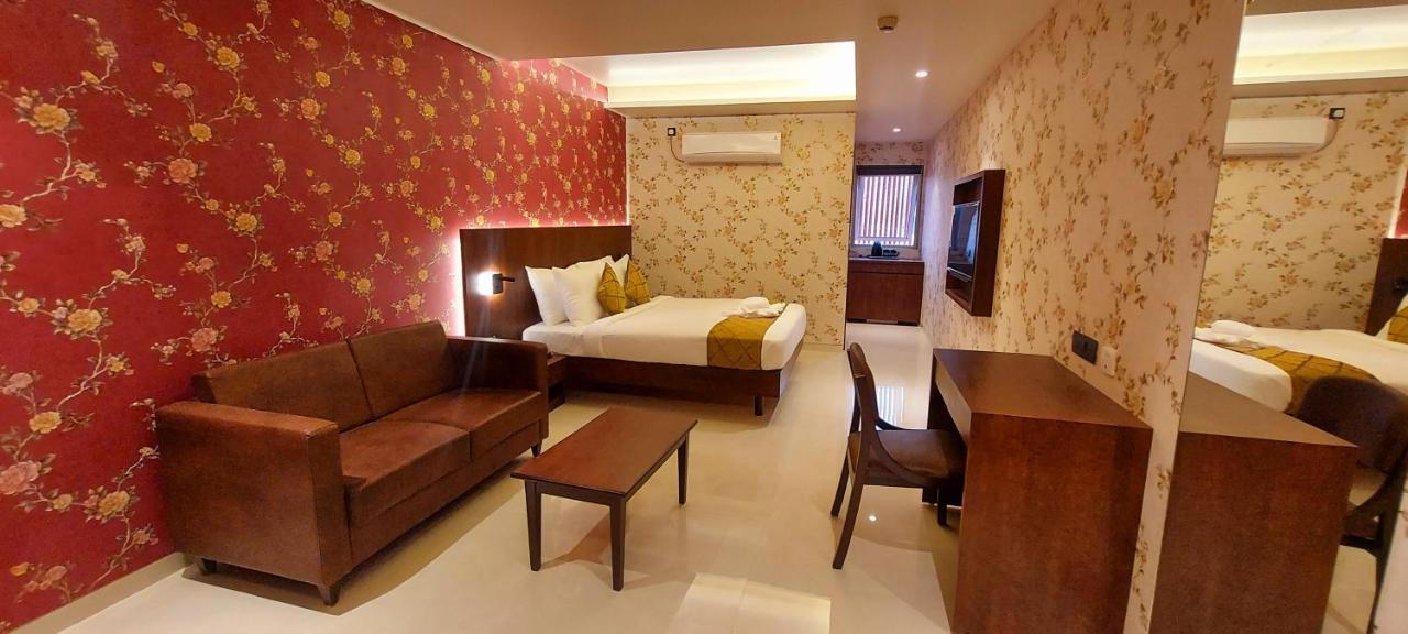 Hotel Madhuban Silvassa Eksteriør bilde