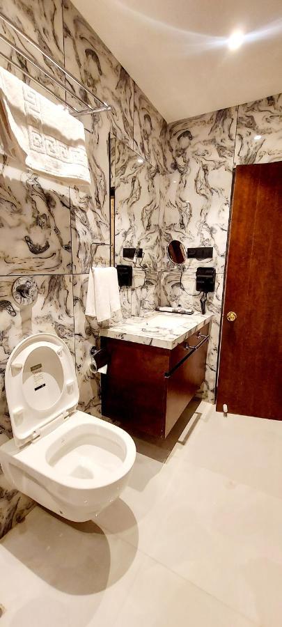 Hotel Madhuban Silvassa Eksteriør bilde
