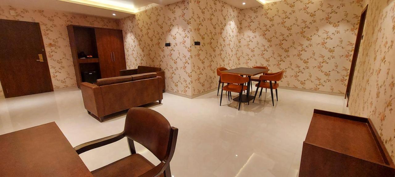Hotel Madhuban Silvassa Eksteriør bilde