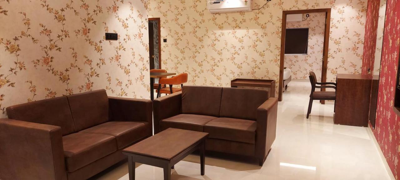 Hotel Madhuban Silvassa Eksteriør bilde