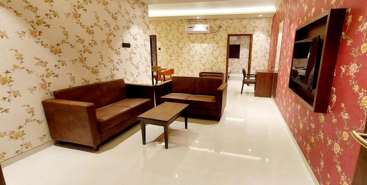 Hotel Madhuban Silvassa Eksteriør bilde