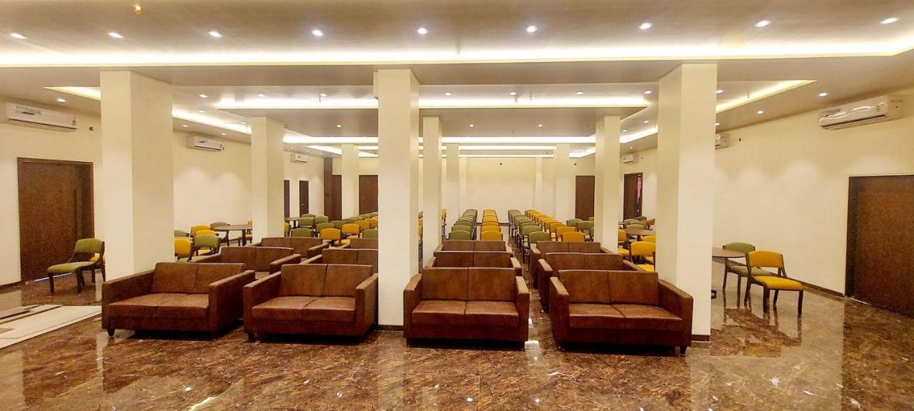 Hotel Madhuban Silvassa Eksteriør bilde