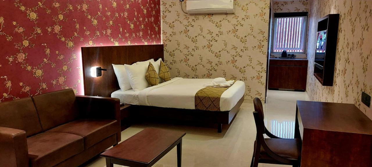 Hotel Madhuban Silvassa Eksteriør bilde