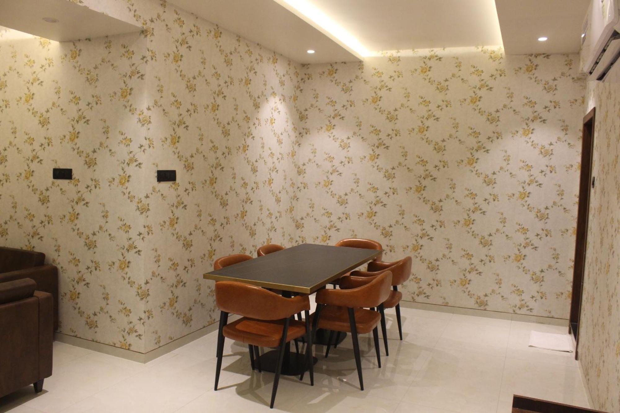 Hotel Madhuban Silvassa Eksteriør bilde