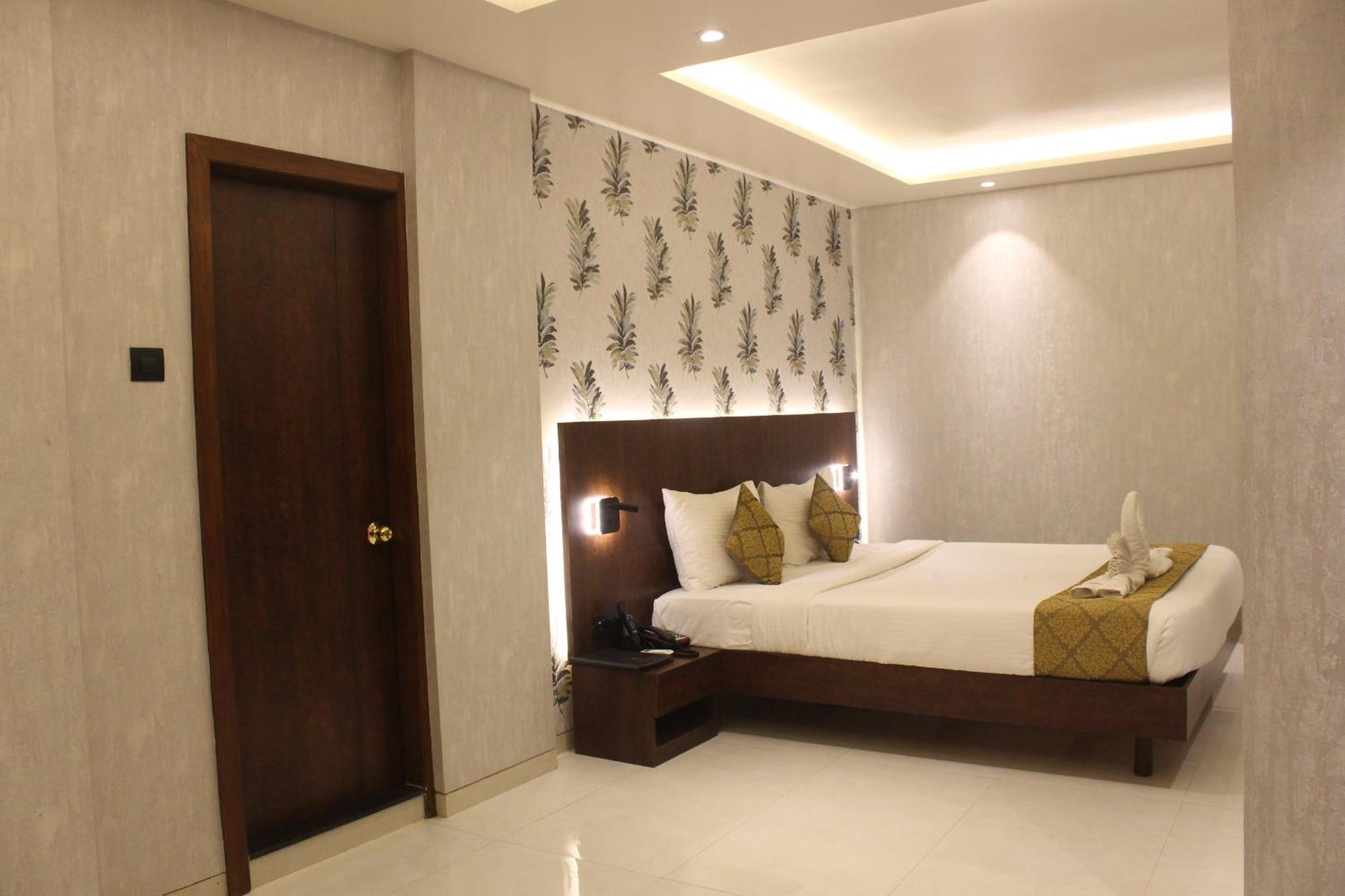 Hotel Madhuban Silvassa Eksteriør bilde