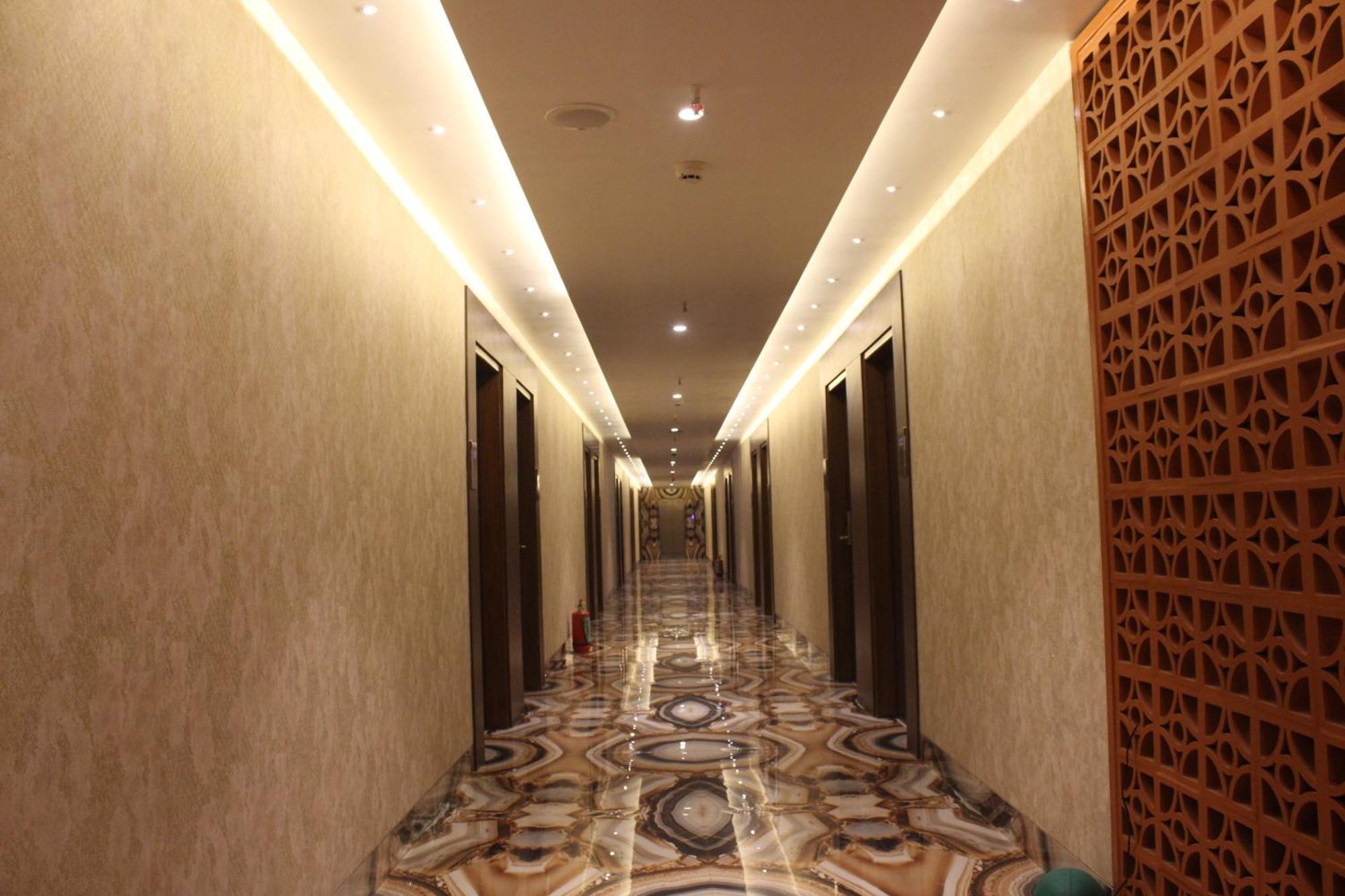 Hotel Madhuban Silvassa Eksteriør bilde