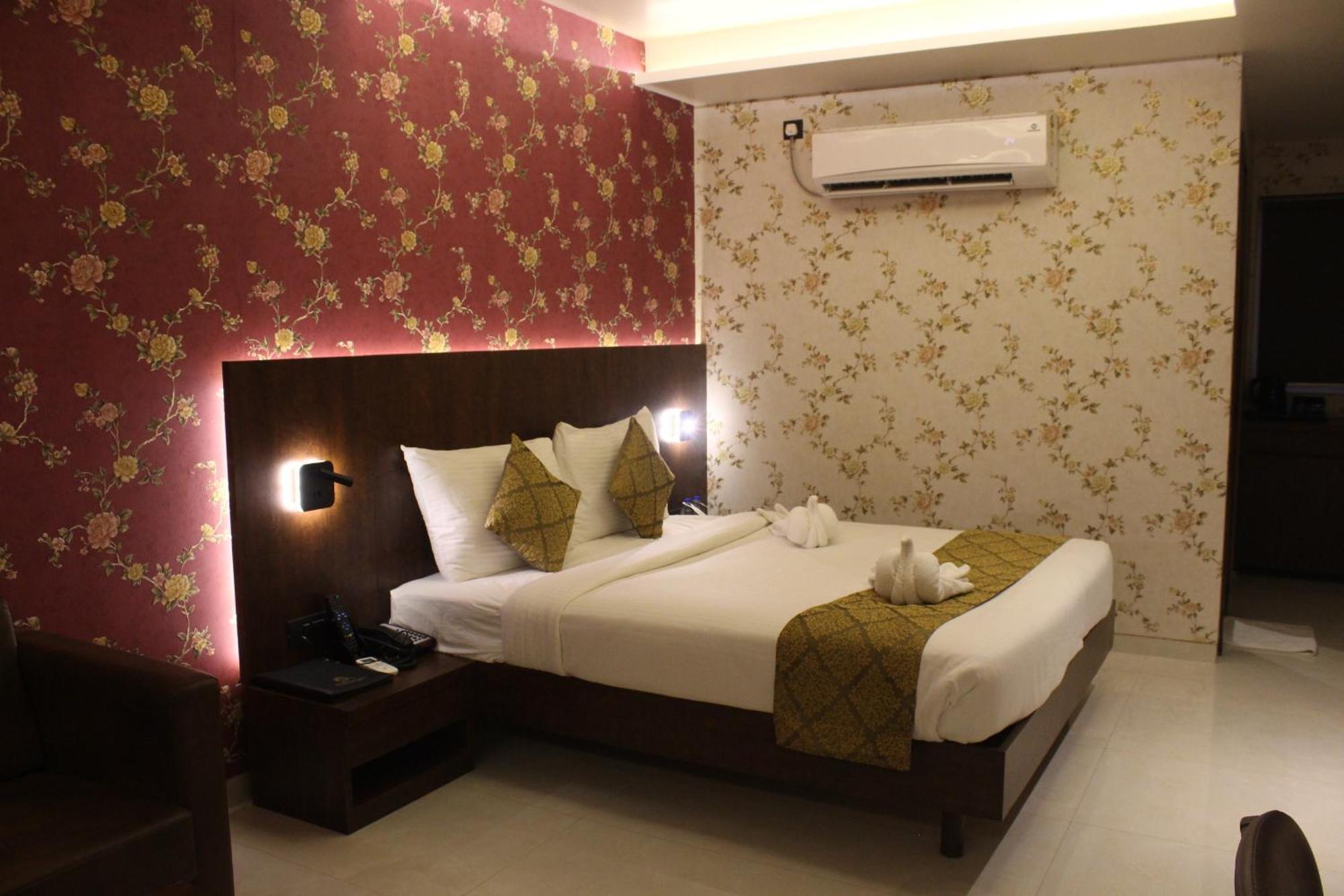 Hotel Madhuban Silvassa Eksteriør bilde