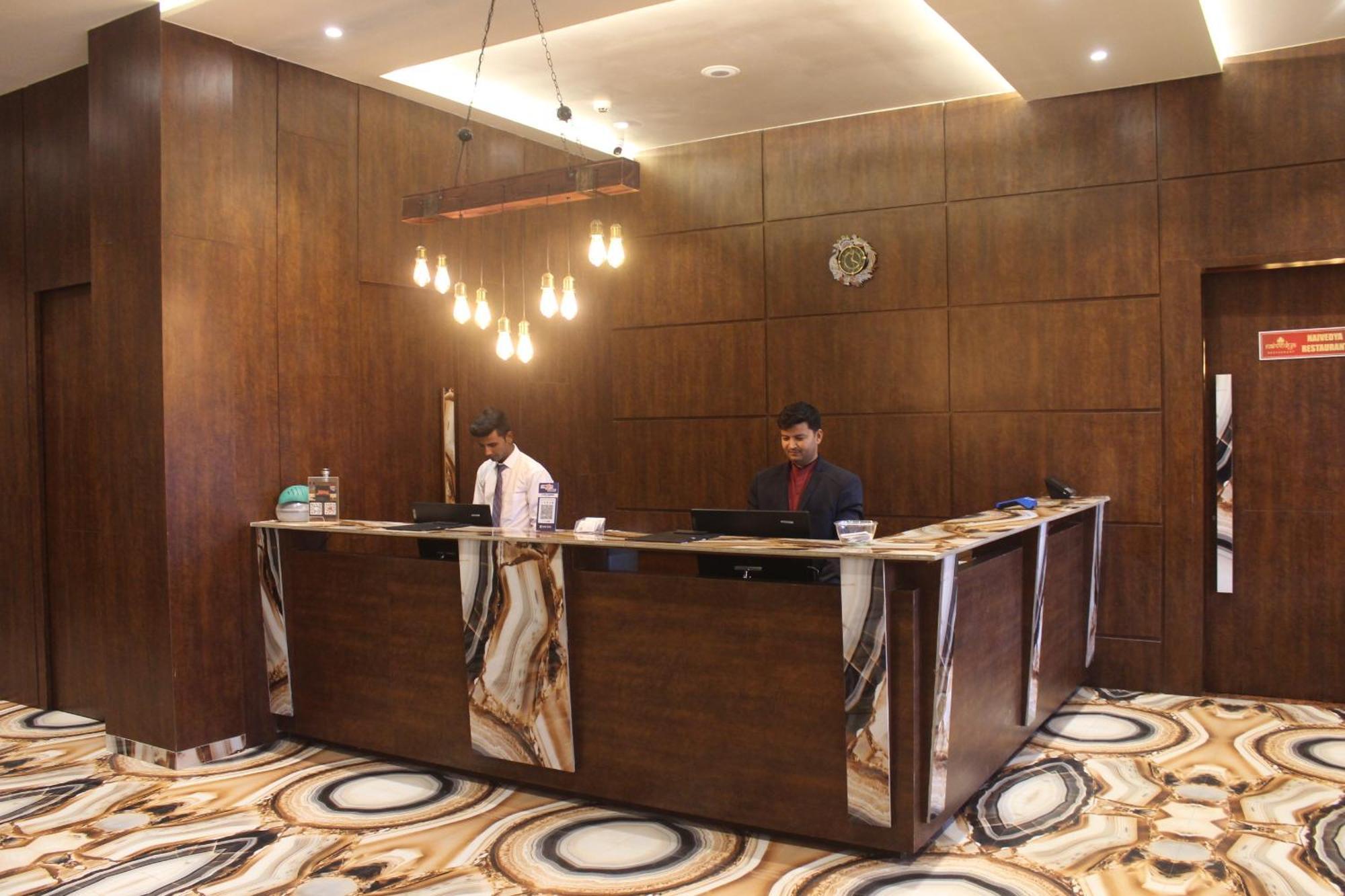 Hotel Madhuban Silvassa Eksteriør bilde